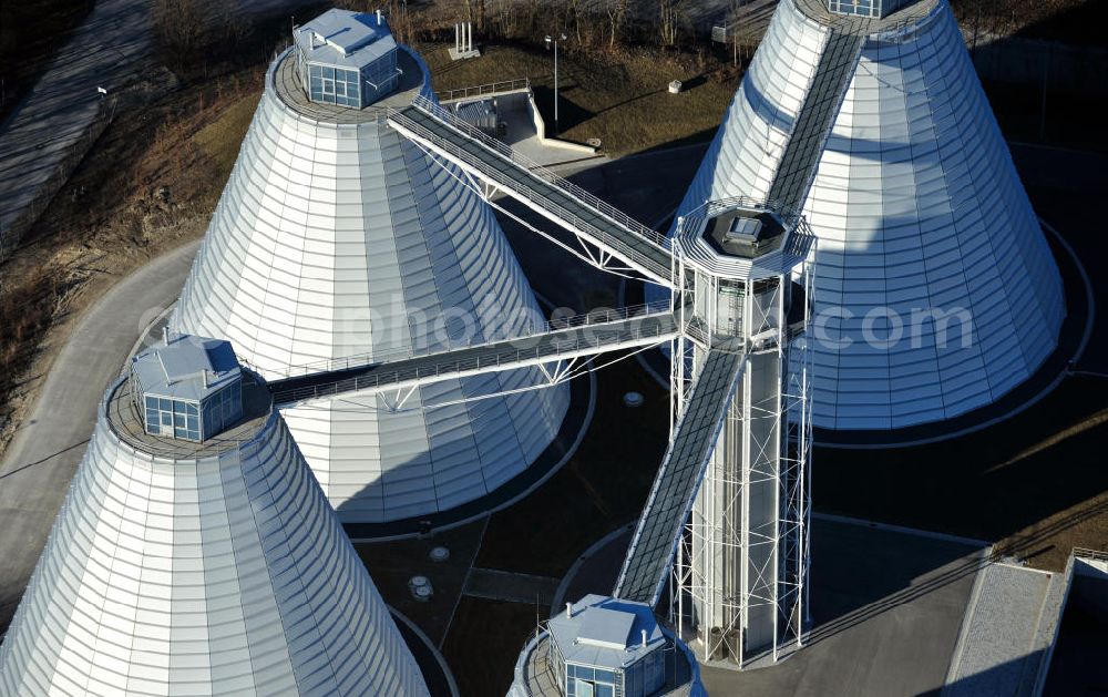 Aerial photograph München-Fröttmaning - Die vier neuen Faulbehälter des Klärwerks Gut Großlappen an der Freisinger Landstraße in München. Der Bau der Behälter war ein Projekt der Wayss & Freytag Ingenieurbau AG. The four new digester tanks of the sewage treatment plant Gut Großlappen at the Freisinger Landstrasse in Munich.