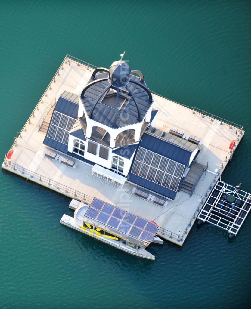 Störmthal from the bird's eye view: Die schwimmende Gebäude Vineta auf dem Störmthaler See ist ein Projekt der Künstlerinitiative Kunst statt Kohle . Das Gebäude ähnelt architektonisch einem Sakralbau und soll an die Kirche des dem Braunkohle-Tagebau gewichenen Ortes Magdeborn erinnern. Vineta on sea Störmthaler See is a project of artists' initiative Kunst statt Kohle. Standing on a swimming foundation, the buildings structure is based on sacred architecture and is supposed to remember the church of former village Magdeborn, which was destroyed by surface mining.