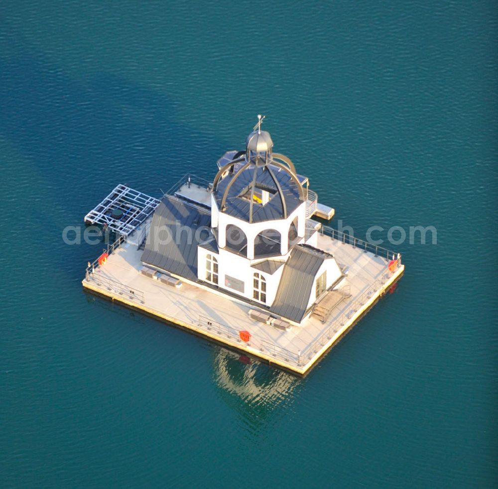 Störmthal from above - Die schwimmende Gebäude Vineta auf dem Störmthaler See ist ein Projekt der Künstlerinitiative Kunst statt Kohle . Das Gebäude ähnelt architektonisch einem Sakralbau und soll an die Kirche des dem Braunkohle-Tagebau gewichenen Ortes Magdeborn erinnern. Vineta on sea Störmthaler See is a project of artists' initiative Kunst statt Kohle. Standing on a swimming foundation, the buildings structure is based on sacred architecture and is supposed to remember the church of former village Magdeborn, which was destroyed by surface mining.