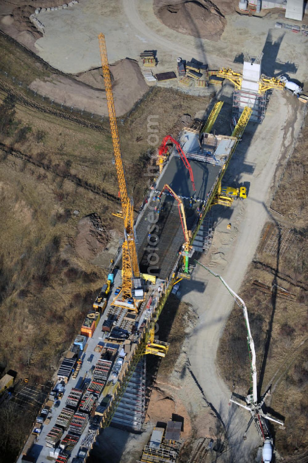 Karsdorf from the bird's eye view: Construction of the Unstruttalbrücke bei Karsdorf. The concrete viaduct is an integral prestressed concrete box girder bridge with 6 continuous beams with 4 arcs and will reach 2.7 km in length. The new ICE - line of the project VDE 8 should go into operation in 2015. The building companies are Alpine Bau AG and Berger Bau GmbH. The designs come from DB ProjektBau GmbH, Structural Engineering, and Schlaich, Berger & Partner. In 2013, the work to be completed