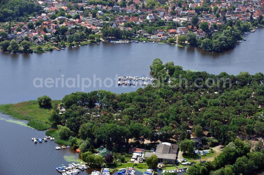 Schwielowsee from the bird's eye view: View of the Wentdorf peninsula of Lake Templin in Brandenburg. On the peninsula is the campground Himmelreich located. In the background is the town of Caputh. berlin-potsdam-camping.de /