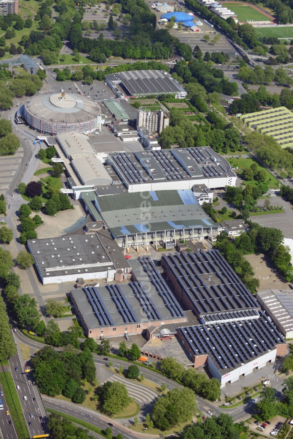 Aerial photograph Dortmund - The Westfalenhallen in Dortmund in the state of North Rhine-Westphalia. The trade show and exhibition halls, conference center and the event venues are trademarks of Dortmund. The compound - including the Signal Iduna Park, the former Westfalen Stadium - is visited by Millions of visitors each year