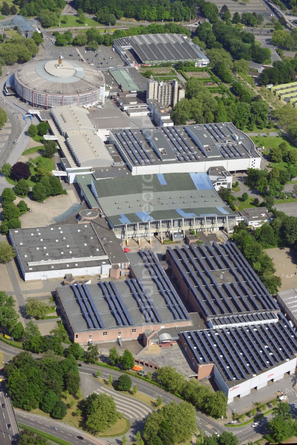 Dortmund from above - The Westfalenhallen in Dortmund in the state of North Rhine-Westphalia. The trade show and exhibition halls, conference center and the event venues are trademarks of Dortmund. The compound - including the Signal Iduna Park, the former Westfalen Stadium - is visited by Millions of visitors each year