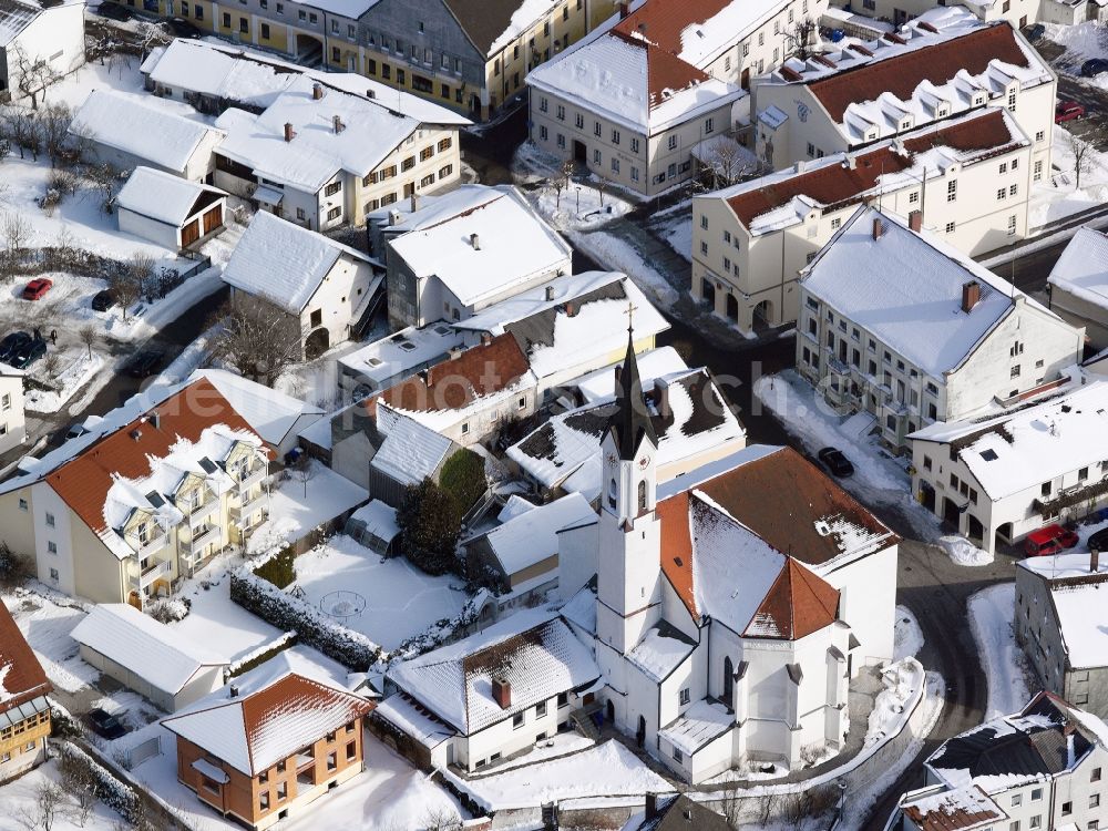 Aerial image Marktl - The historic city centre of Marktl in the county district of Altötting in the state of Bavaria. View of the market square with the catholic church St. Oswald. Pope Benedict XVI was born and baptised here. Visible in the background is the home museum of Marktl