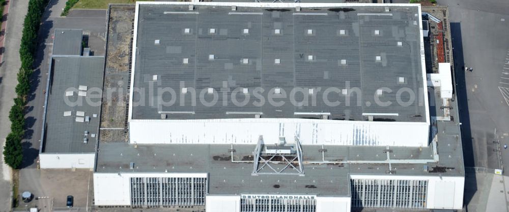 Aerial image Berlin Westend / Charlottenburg - Blick auf die zum Abriss vorgesehene Deutschlandhalle am Berliner Messegelände im Ortsteil Westend des Bezirks Charlottenburg-Wilmersdorf von Berlin. View of the planned demolition of the hall Deutschlandhalle in Berlin.