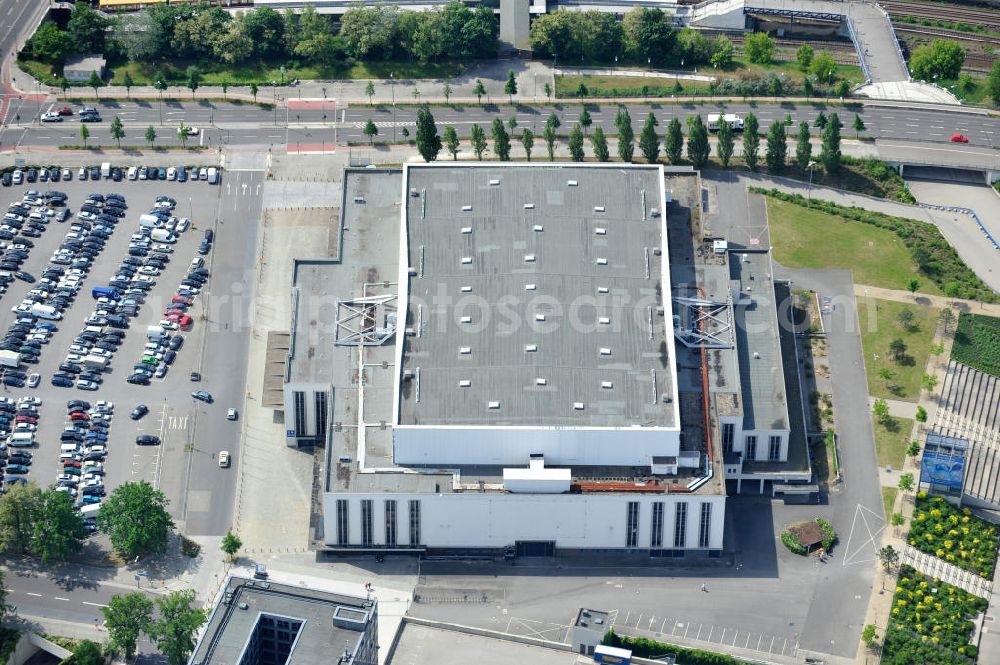 Aerial image Berlin Westend / Charlottenburg - Blick auf die zum Abriss vorgesehene Deutschlandhalle am Berliner Messegelände im Ortsteil Westend des Bezirks Charlottenburg-Wilmersdorf von Berlin. View of the planned demolition of the hall Deutschlandhalle in Berlin.