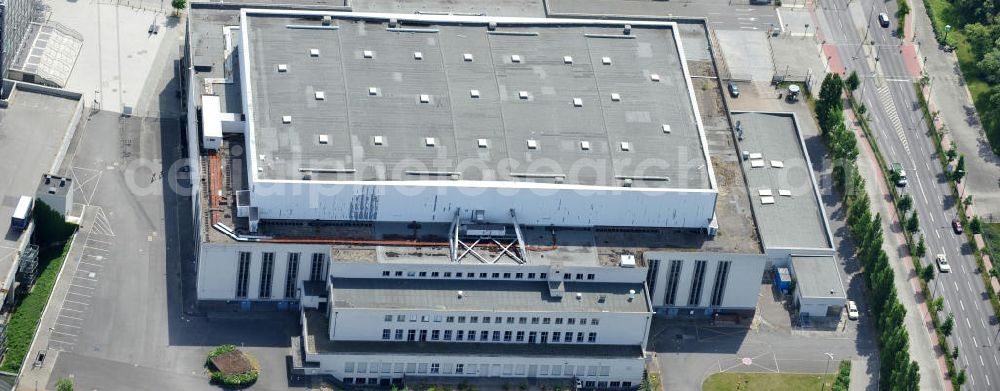 Aerial image Berlin Westend / Charlottenburg - Blick auf die zum Abriss vorgesehene Deutschlandhalle am Berliner Messegelände im Ortsteil Westend des Bezirks Charlottenburg-Wilmersdorf von Berlin. View of the planned demolition of the hall Deutschlandhalle in Berlin.