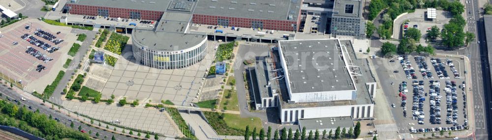 Aerial photograph Berlin Westend / Charlottenburg - Blick auf die zum Abriss vorgesehene Deutschlandhalle am Berliner Messegelände im Ortsteil Westend des Bezirks Charlottenburg-Wilmersdorf von Berlin. View of the planned demolition of the hall Deutschlandhalle in Berlin.