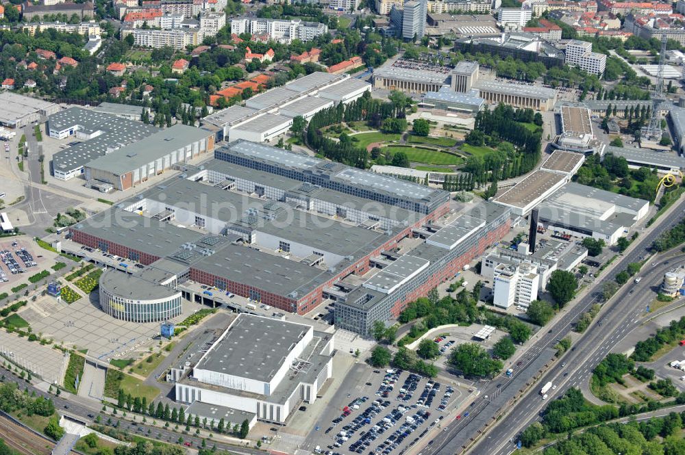 Aerial photograph Berlin Westend / Charlottenburg - Blick auf die zum Abriss vorgesehene Deutschlandhalle am Berliner Messegelände im Ortsteil Westend des Bezirks Charlottenburg-Wilmersdorf von Berlin. View of the planned demolition of the hall Deutschlandhalle in Berlin.