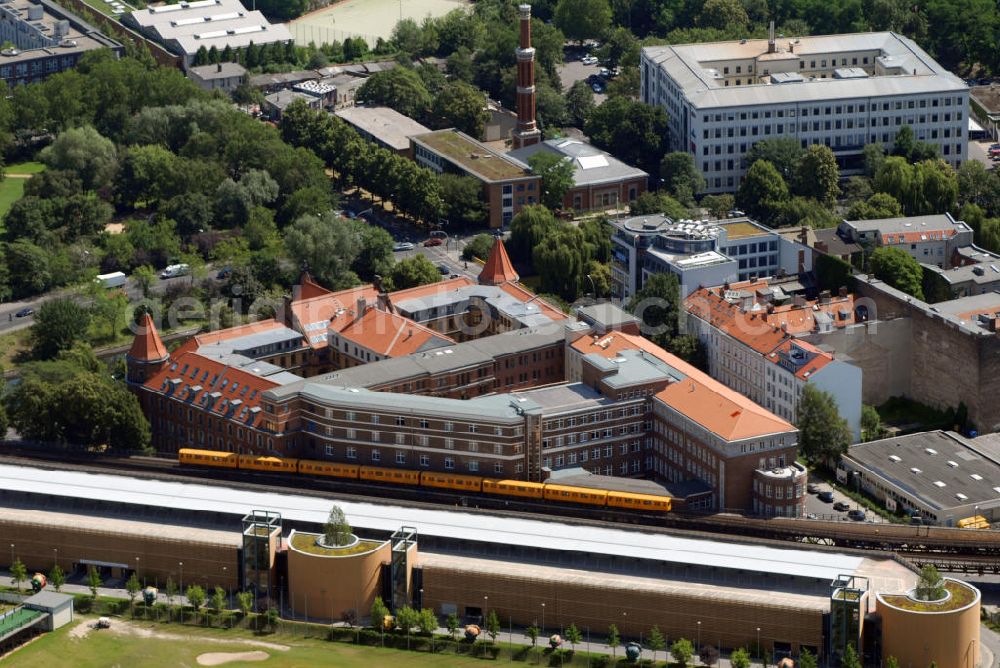 Aerial image Berlin - Blick auf das Dienstgebäude der Königlichen Eisenbahndirektion in Berlin. Das ehemalige Dienstgebäude am Schöneberger Ufer 1-3 wurde 1892 bis 1895 als Sitz der gleichnamigen, dem preußischen Ministerium der öffentlichen Arbeiten unterstehenden Behörde nach Plänen des Architekten Armin Wegner errichtet. Die extraterritoriale Lage in West–Berlin führte in der Nachkriegszeit zu verschiedenen Zwischenfällen zwischen der sowjetischen und amerikanischen Besatzungsmacht sowie der West-Berliner Polizei. Seit Anfang 2006 u.a. Hauptsitz der Bombardier Transportation. (http://