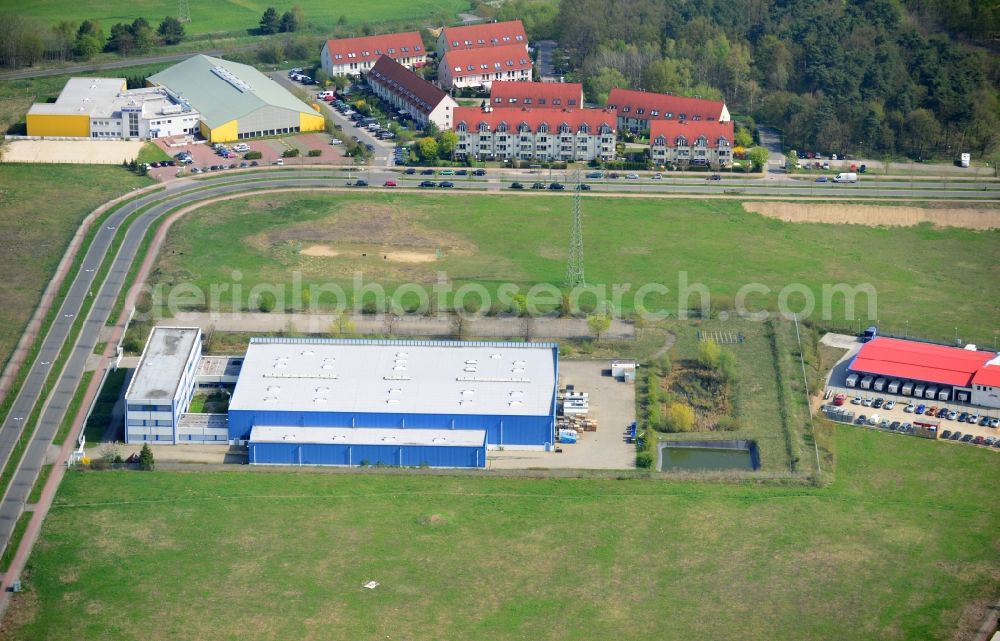 Blankenfelde-Mahlow from above - the service company Dienstleistungsfirma HOPPE Kunststoffspritzerei und Formenbau GmbH & Co. KG am Lückefeld 26-32 in Blankenfelde-Mahlow in Bundesland Brandenburg