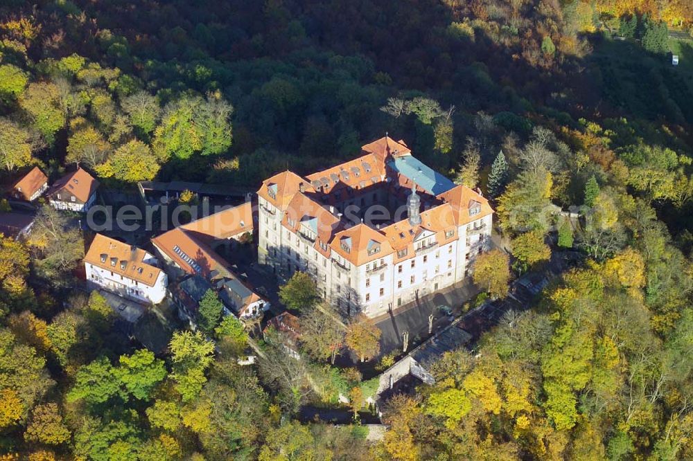 Aerial image Hofbieber - 28.10.2005 Hofbieber, Der Abt Marquard von Fulda ließ die Burg im Jahre 1150 zum Schutz gegen Raubritter – die zu dieser Zeit in der Rhön noch ihr Unwesen trieben – erbauen. In der Zeit von 1576 bis 1602 diente die Burg als Exil für den Fürstabt Balthasar von Dernbach und seinem Hofstaat. DAnach wurde die Burg geräumt und stand 100 Jahre leer. Heute befindet sich im Schloß eine Wolfgang Gerbere Schule der Hermann-Lietz-Stiftung und das Gebäude ist deshalb für die Öffentlichkeit nicht zugänglich.