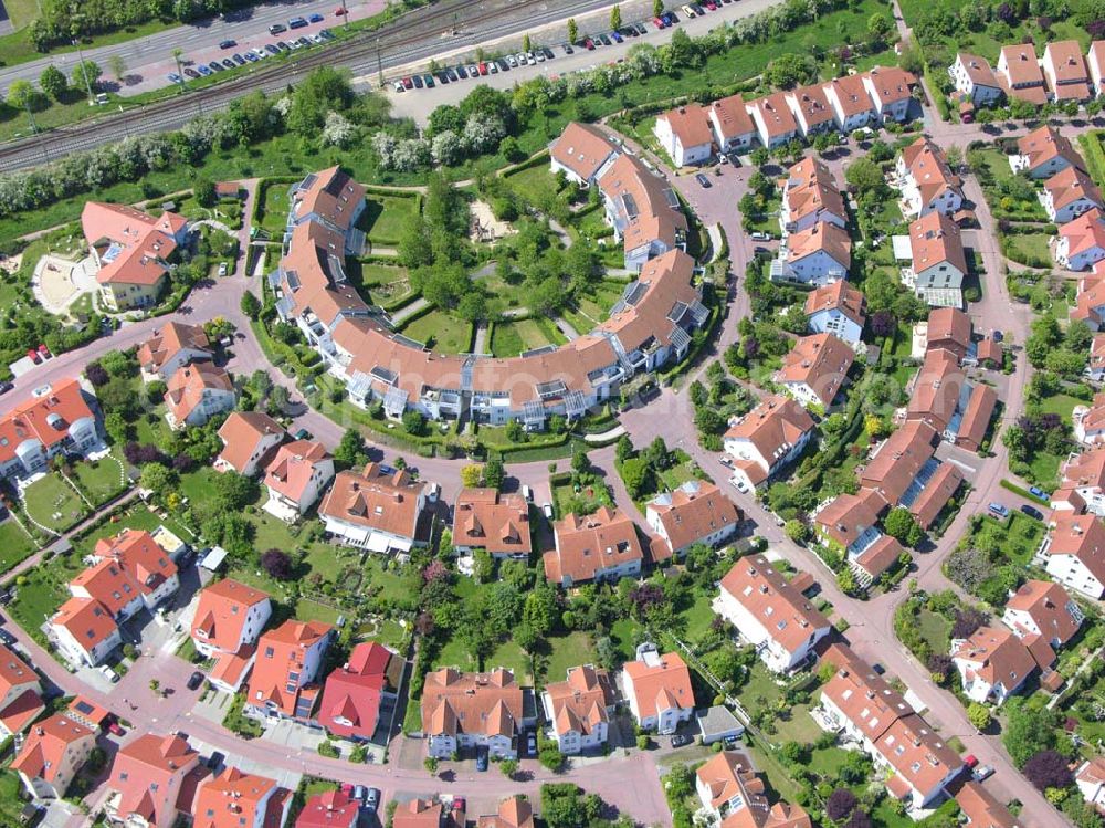 Aerial image Dillingen - Blick auf die Neubauanlage in Dillingen. Auffällig ist, dass diese Wohnanlge im Halbkreis angeordnet ist.