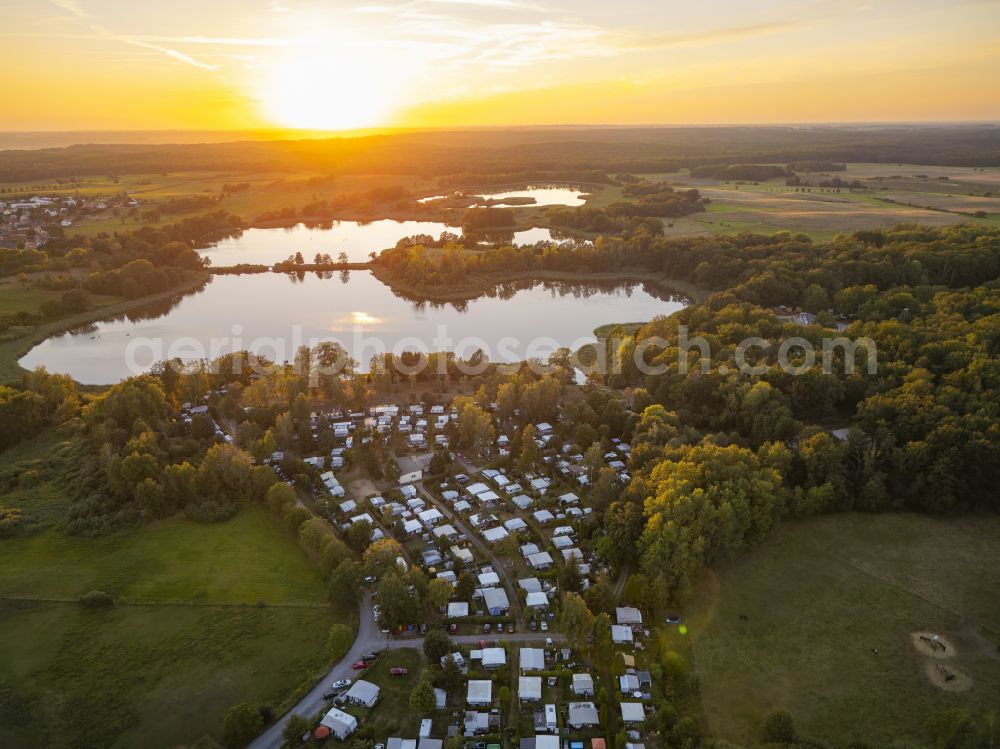 Aerial image Moritzburg - Dippelsdorfer Teich with railway embankment of the narrow-gauge railway in Moritzburg in the federal state of Saxony, Germany