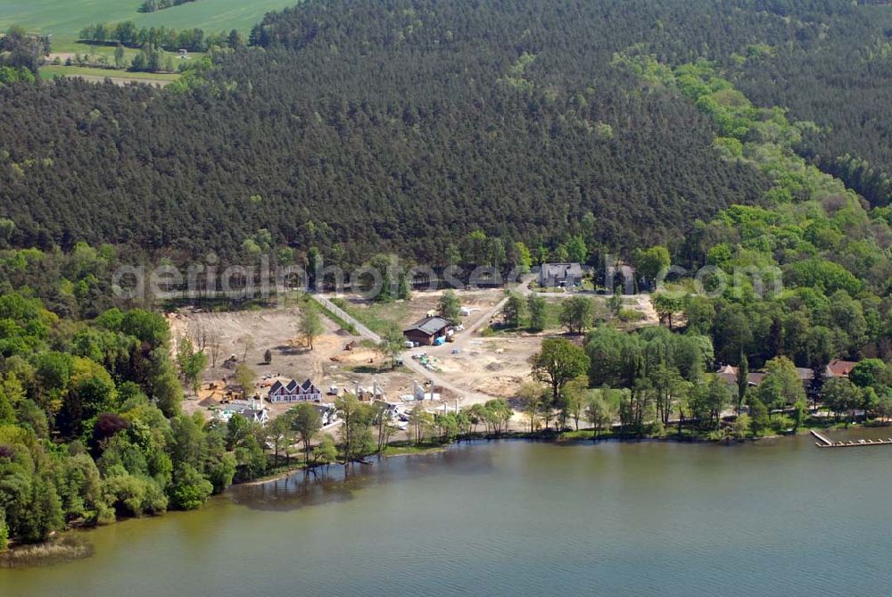 Aerial photograph Bad Saarow / Brandenburg - Direkt am größten See im Land Brandenburg, dem Scharmützelsee, entsteht das Feriendorf „Schlosspark Bad Saarow“ in der Region Berlin/Potsdam/Spreewald – inmitten einer der schönsten Naturlandschaften Mitteleuropas. Aktiv sein, gesund leben, sich verwöhnen lassen – der Kurort Bad Saarow an der Nordspitze des Scharmützelsees hat sich darauf eingestellt.