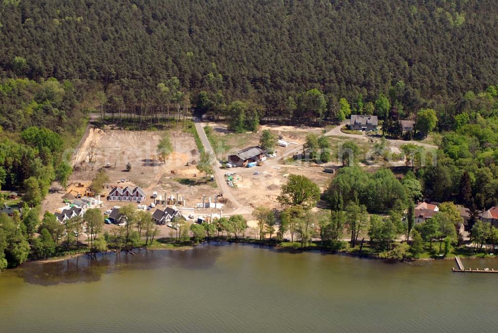 Aerial image Bad Saarow / Brandenburg - Direkt am größten See im Land Brandenburg, dem Scharmützelsee, entsteht das Feriendorf „Schlosspark Bad Saarow“ in der Region Berlin/Potsdam/Spreewald – inmitten einer der schönsten Naturlandschaften Mitteleuropas. Aktiv sein, gesund leben, sich verwöhnen lassen – der Kurort Bad Saarow an der Nordspitze des Scharmützelsees hat sich darauf eingestellt.