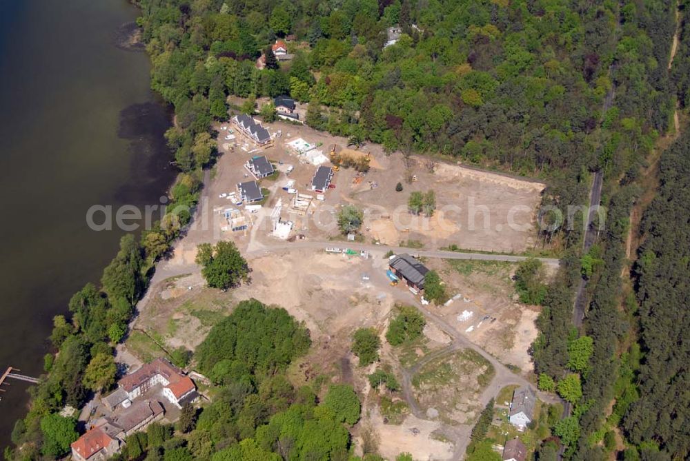 Bad Saarow / Brandenburg from the bird's eye view: Direkt am größten See im Land Brandenburg, dem Scharmützelsee, entsteht das Feriendorf „Schlosspark Bad Saarow“ in der Region Berlin/Potsdam/Spreewald – inmitten einer der schönsten Naturlandschaften Mitteleuropas. Aktiv sein, gesund leben, sich verwöhnen lassen – der Kurort Bad Saarow an der Nordspitze des Scharmützelsees hat sich darauf eingestellt.