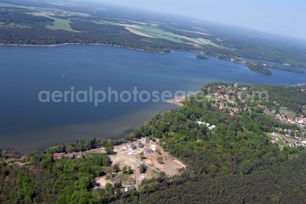 Aerial image Bad Saarow / Brandenburg - Direkt am größten See im Land Brandenburg, dem Scharmützelsee, entsteht das Feriendorf „Schlosspark Bad Saarow“ in der Region Berlin/Potsdam/Spreewald – inmitten einer der schönsten Naturlandschaften Mitteleuropas. Aktiv sein, gesund leben, sich verwöhnen lassen – der Kurort Bad Saarow an der Nordspitze des Scharmützelsees hat sich darauf eingestellt.