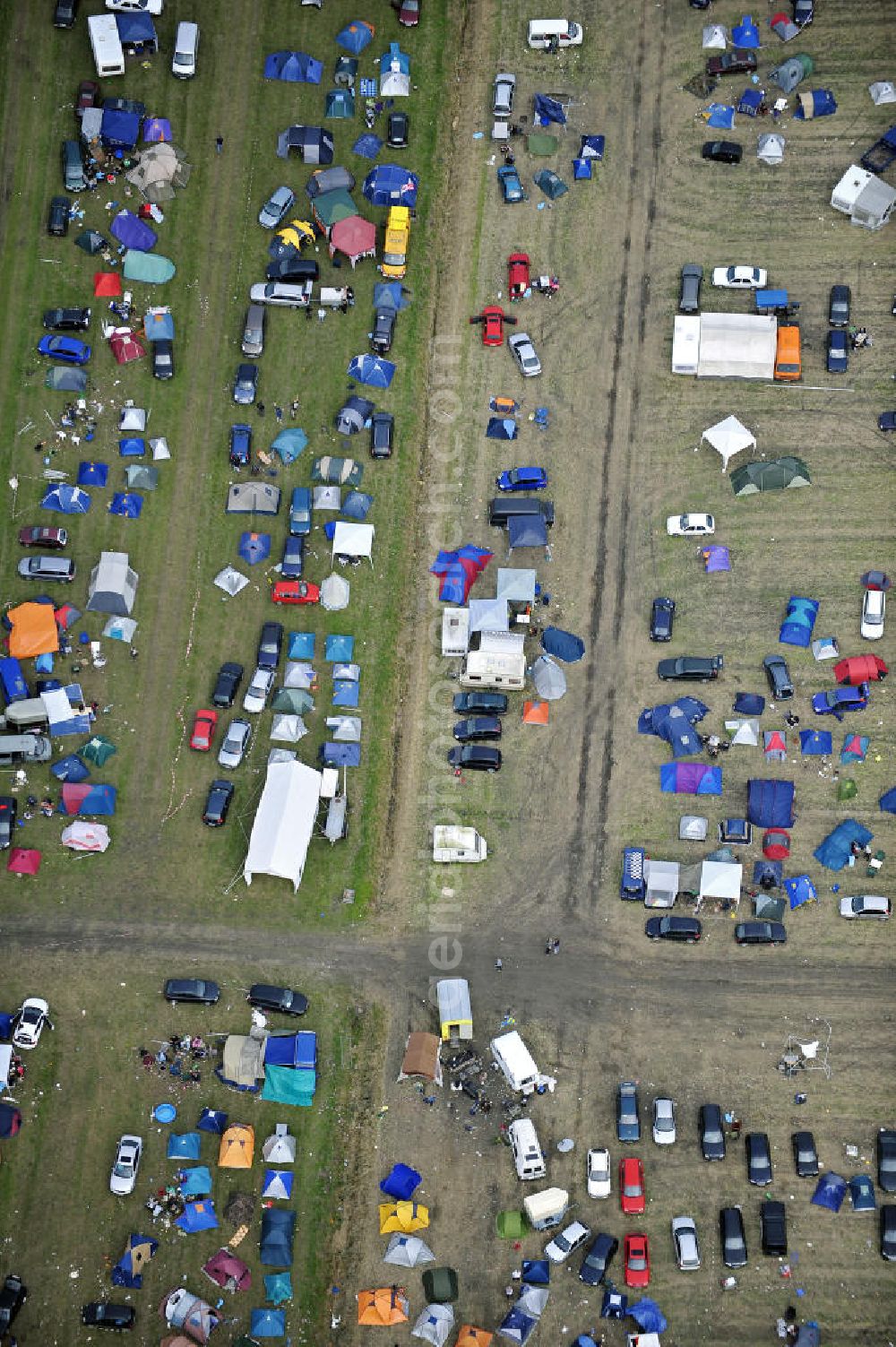 Aerial image Marne - Blick auf den Campingplatz des Dithmarscher Rockfestivals in Marne. View of the campsite of the Dithmarschen Rock Festival in Marne.