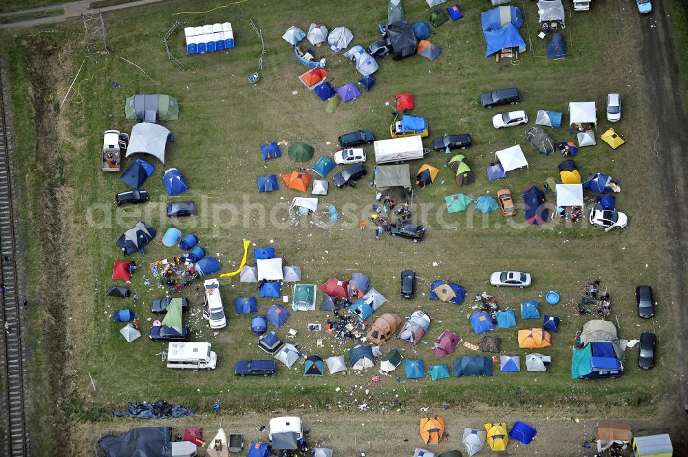 Marne from the bird's eye view: Blick auf den Campingplatz des Dithmarscher Rockfestivals in Marne. View of the campsite of the Dithmarschen Rock Festival in Marne.