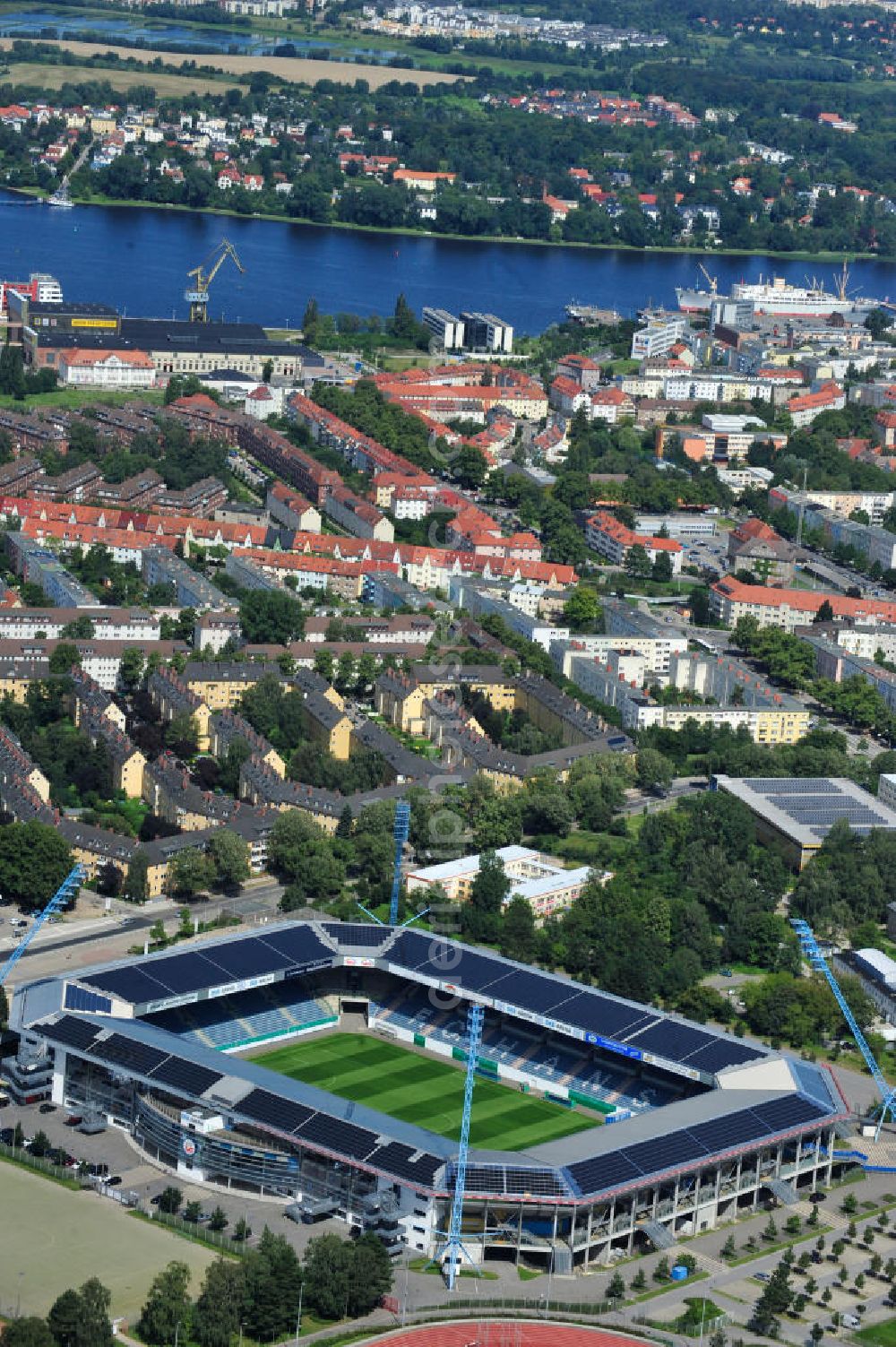 Aerial image Rostock - Die DKB-Arena (von 1954 bis 2007 Ostseestadion) ist ein Fußballstadion in der Hansestadt Rostock, das als Veranstaltungsort insbesondere für Heimspiele des F.C. Hansa Rostock genutzt wird. Die Ostseestadion GmbH & Co. KG mit dem F.C. Hansa Rostock als einzigem Kommanditisten ist Betreiber der DKB-Arena. Im Dezember 2010 wurde auf dem Dach der DKB-Arena eine Solaranlage fertiggestellt, deren Betreiber Paribus northenergy mit dieser rund 600.000 kWh Strom jährlich produzieren will. The DKB-Arena, the stadium is a football stadium in the Hanseatic city of Rostock, as the venue especially for home games of FC Hansa Rostock is used.