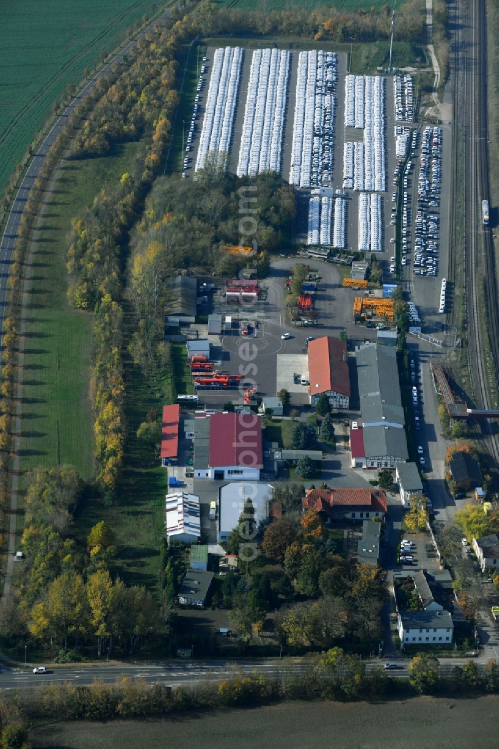 Aerial photograph Sülzetal - Building and production halls on the premises of DKM Dodendorfer Kunststoff- and Metalltechnik GmbH Am Bahnhof in the district Dodendorf in Suelzetal in the state Saxony-Anhalt, Germany