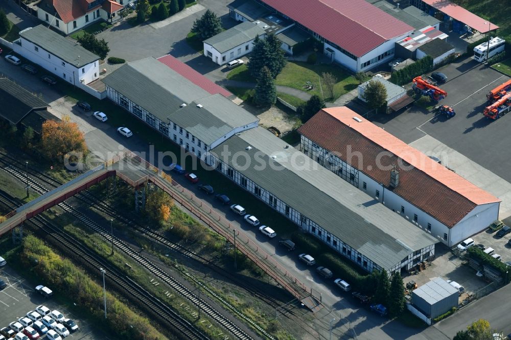 Aerial photograph Sülzetal - Building and production halls on the premises of DKM Dodendorfer Kunststoff- and Metalltechnik GmbH Am Bahnhof in the district Dodendorf in Suelzetal in the state Saxony-Anhalt, Germany