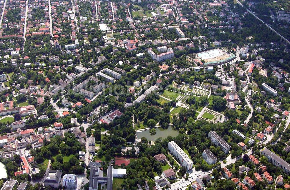 Aerial photograph Baden (Österreich) - Blick auf den Doblhoff-Park und das Thermalbad der Kurstadt Baden in Niederösterreich.