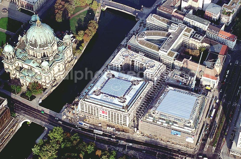 Aerial image Berlin - DOM Aquaree der DIFA Hamburg an der Museumsinsel an der Spree gegenüber dem Berliner Dom info@rezidorsas.com