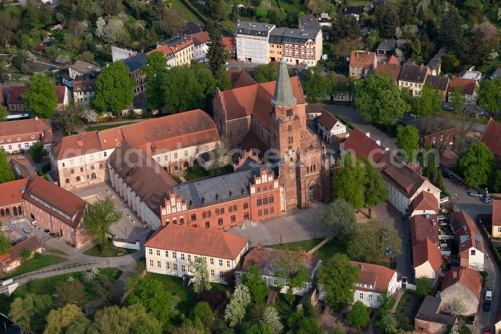 Brandenburg an der Havel from above - Church building of the cathedral of Dom zu Brandenburg with Dommuseum on Burghof in Brandenburg an der Havel in the state Brandenburg, Germany