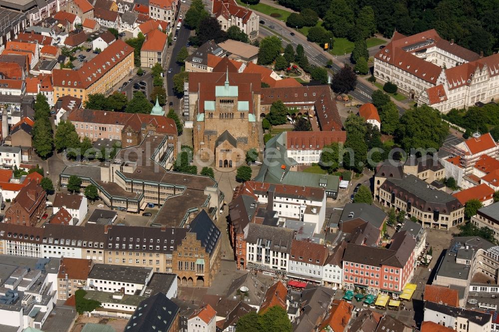 Aerial photograph Minden - Cathedral in the inner city center Minden in North Rhine-Westphalia