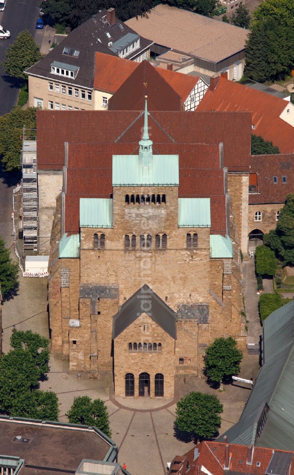 Aerial image Minden - Cathedral in the inner city center Minden in North Rhine-Westphalia