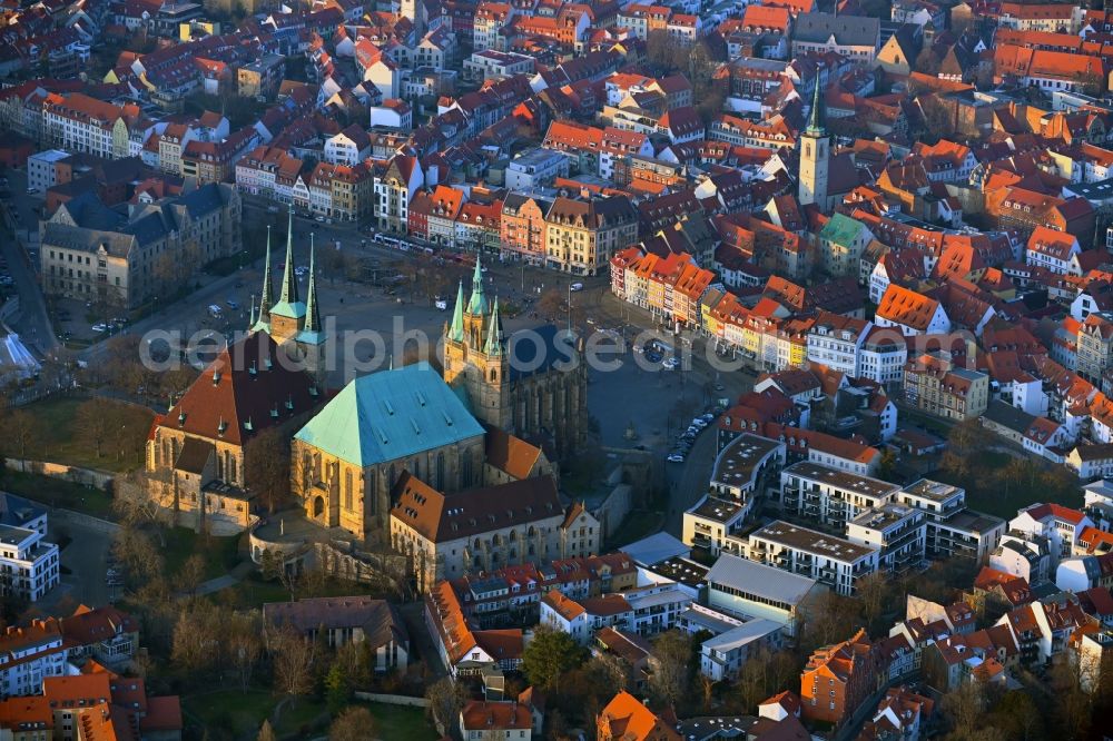 Aerial image Erfurt - Church building of the cathedral of the high cathedral church St. Marien and the church St. Severi at the cathedral steps at the cathedral square in the old town in the city center of Erfurt in the state Thuringia, Germany