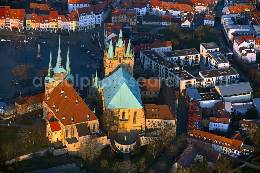 Aerial image Erfurt - Church building of the cathedral of the high cathedral church St. Marien and the church St. Severi at the cathedral steps at the cathedral square in the old town in the city center of Erfurt in the state Thuringia, Germany