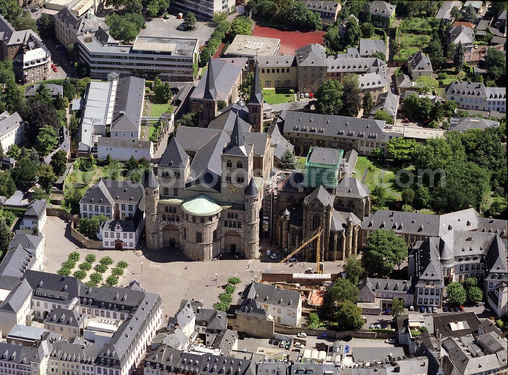 Trier from the bird's eye view: Blick auf den Dom und Liebfrauenkirche in Trier. View of the Cathedral and Church of Our Lady in Trier.