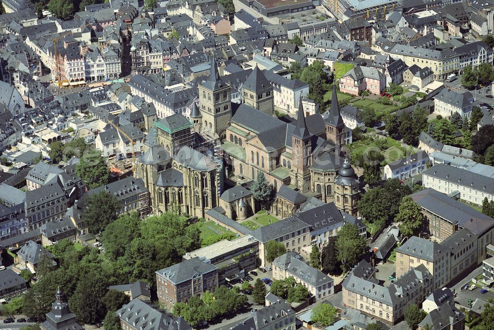 Aerial photograph Trier - Blick auf den Dom und Liebfrauenkirche in Trier. View of the Cathedral and Church of Our Lady in Trier.