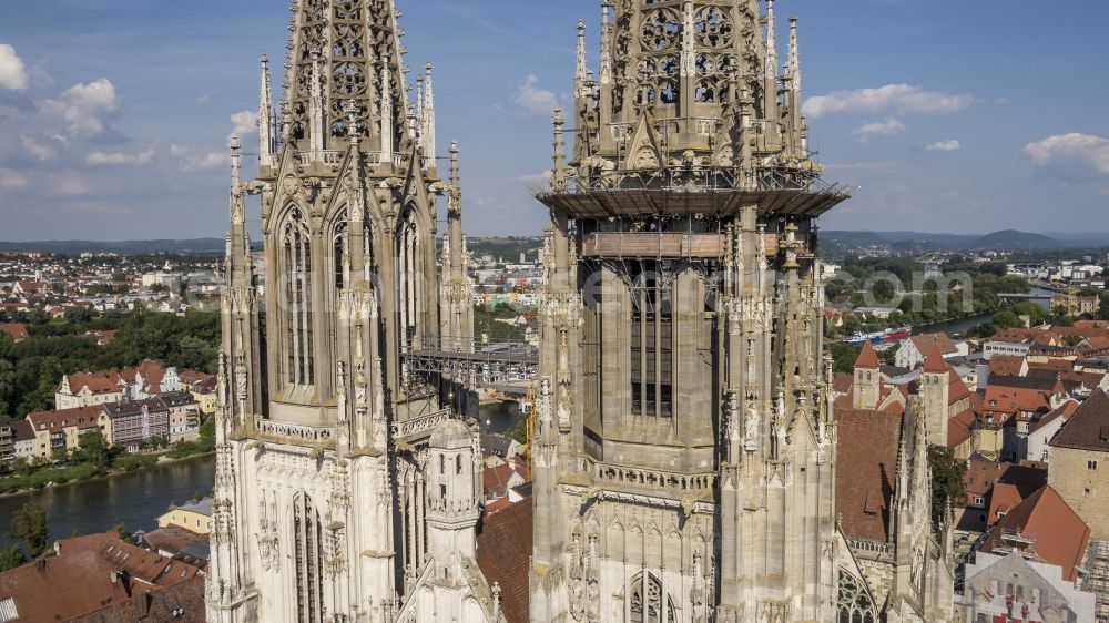 Aerial image Regensburg - Cathedral of St Peter in the center of the historic Old Town of Regensburg in Bavaria