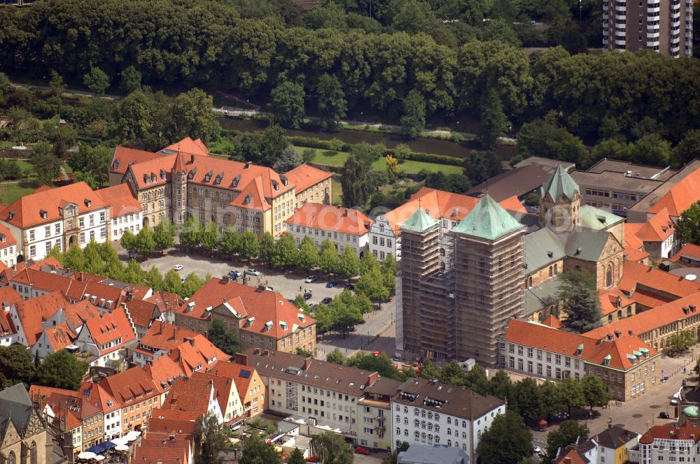 Aerial image Osnabrück - Blick auf den Dom St. Peter in Osnabrück. Er ist der Sitz des Bischofs von Osnabrück und ein spätromanisches Bauwerk. Im Norden befindet sich der Herrenteichswall. Kontakt: Stadt Osnabrück, Postfach 4460, 49034 Osnabrück, Tel. +49(0)541 323 0, Email: redaktion@osnabrueck.de