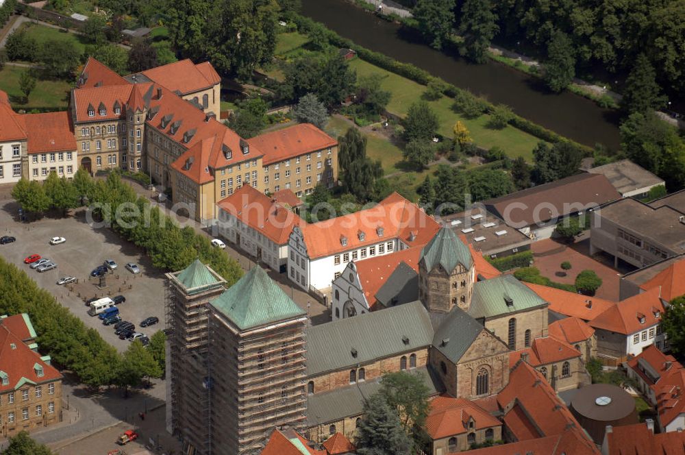 Osnabrück from the bird's eye view: Blick auf den Dom St. Peter in Osnabrück. Er ist der Sitz des Bischofs von Osnabrück und ein spätromanisches Bauwerk. Im Norden befindet sich der Herrenteichswall. Kontakt: Stadt Osnabrück, Postfach 4460, 49034 Osnabrück, Tel. +49(0)541 323 0, Email: redaktion@osnabrueck.de