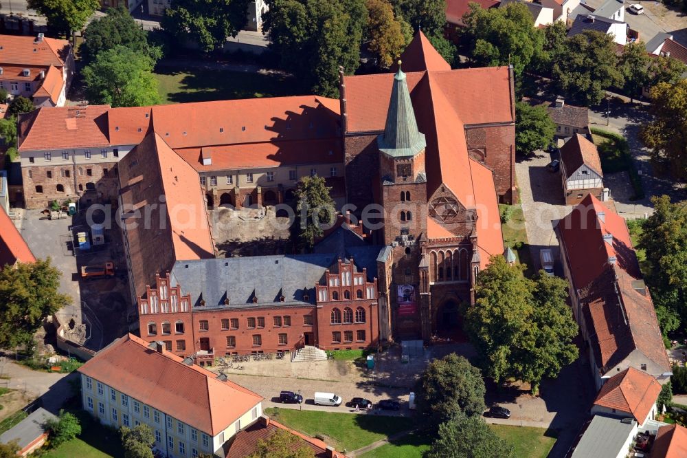 Aerial photograph Brandenburg an der Havel - Cathedral of St. Peter and Paul at the Burghof in Brandenburg an der Havel in the state of Brandenburg