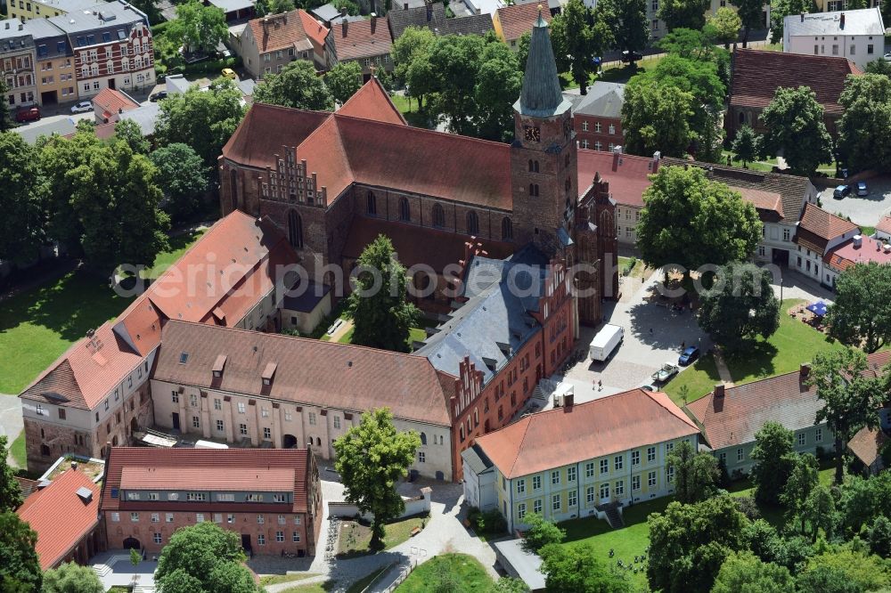 Aerial image Brandenburg an der Havel - Cathedral of St. Peter and Paul at the Burghof in Brandenburg an der Havel in the state of Brandenburg