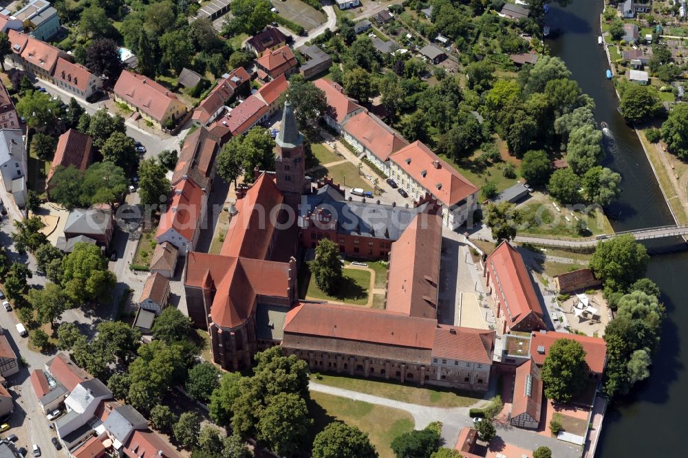 Aerial photograph Brandenburg an der Havel - Cathedral of St. Peter and Paul at the Burghof in Brandenburg an der Havel in the state of Brandenburg