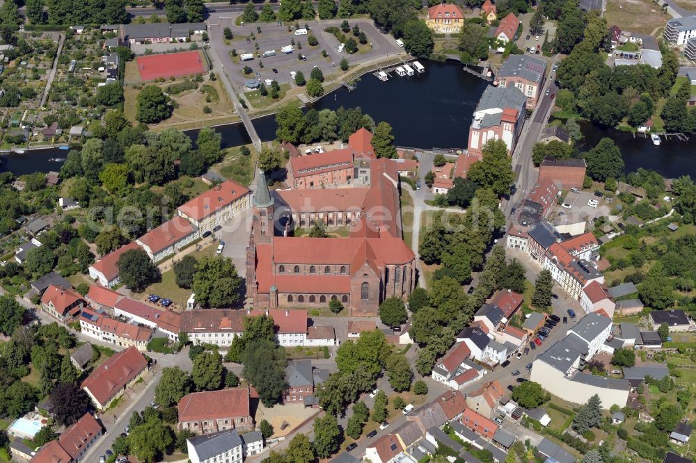 Aerial image Brandenburg an der Havel - Cathedral of St. Peter and Paul at the Burghof in Brandenburg an der Havel in the state of Brandenburg