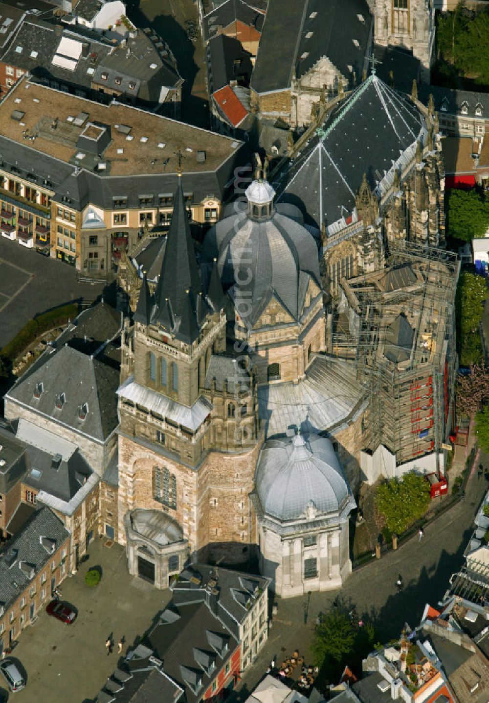 Aachen from the bird's eye view: Blick auf den Aachener Dom und das Rathaus. The dome and the city hall.