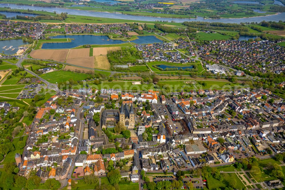 Xanten from above - Church building in St.Viktor Probsteikirche Old Town- center of downtown in the district Wardt in Xanten in the state North Rhine-Westphalia, Germany