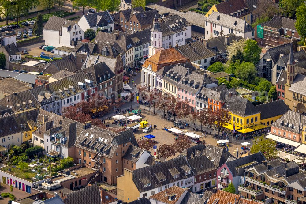 Xanten from above - Church building in St.Viktor Probsteikirche Old Town- center of downtown in the district Wardt in Xanten in the state North Rhine-Westphalia, Germany