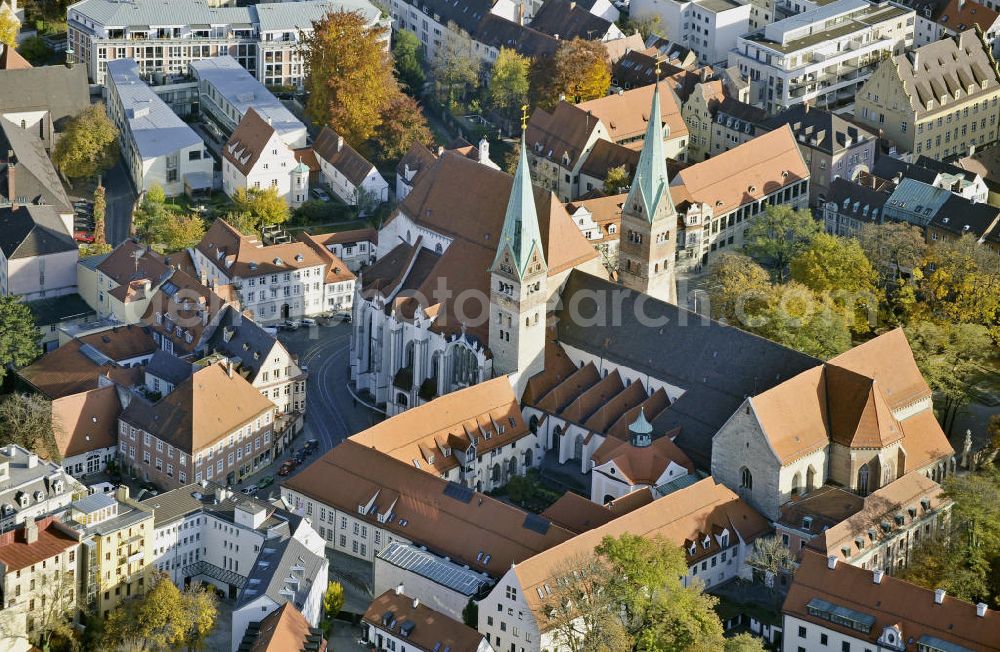 Augsburg from the bird's eye view: Blick auf den Augsburger Dom Unserer Lieben Frau. Er ist die Kathedrale des Bistums Augsburg und hat seine Ursprünge im 8. Jahrhundert. View of the Augsburg Cathedral of Our Lady. It is the cathedral of the diocese of Augsburg and has its origins in the 8th Century.