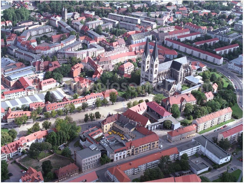 Aerial image Halberstadt - 22.07.2004, Blick auf den Domplatz in Halberstadt mit dem Dom St. Stephanus, der Martinikirche und der Liebfrauenkirche