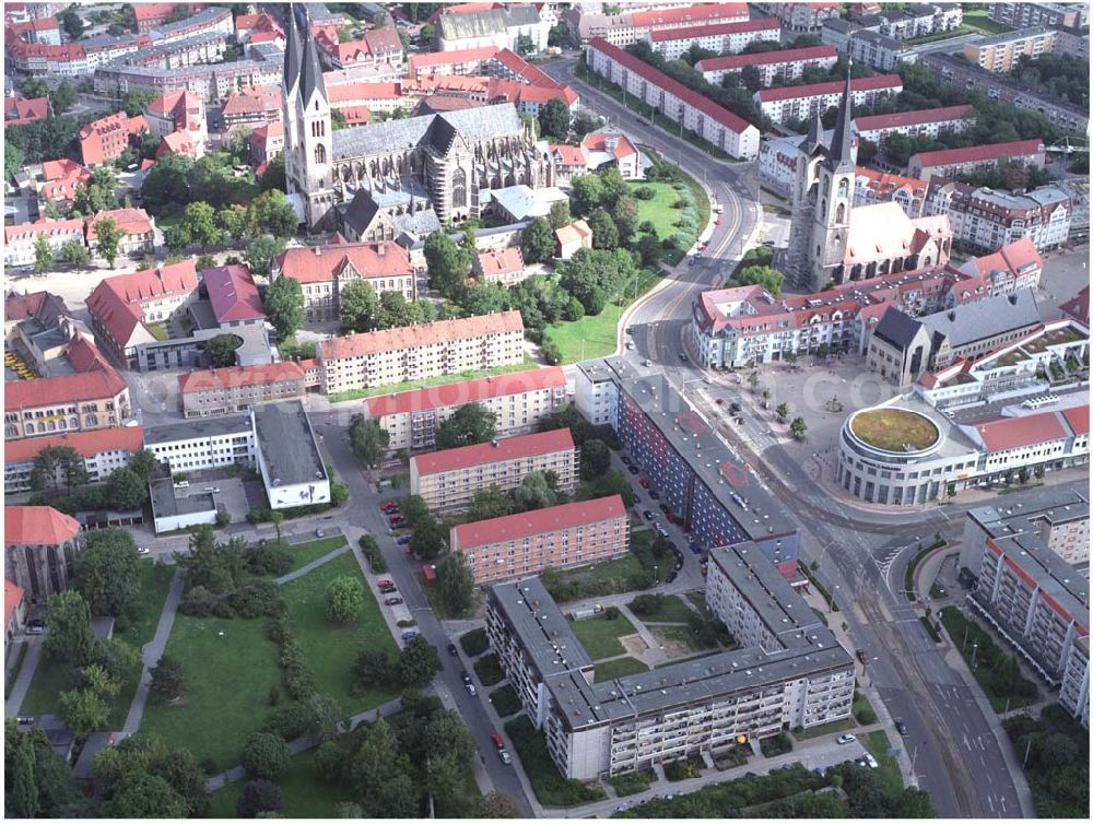 Aerial photograph Halberstadt - 22.07.2004, Blick auf den Domplatz in Halberstadt mit dem Dom St. Stephanus, der Martinikirche und der Liebfrauenkirche