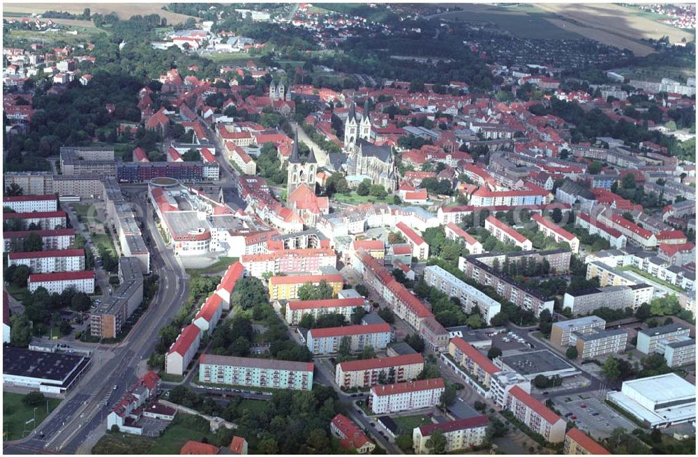 Halberstadt from above - 22.07.2004, Blick auf den Domplatz in Halberstadt mit dem Dom St. Stephanus, der Martinikirche und der Liebfrauenkirche